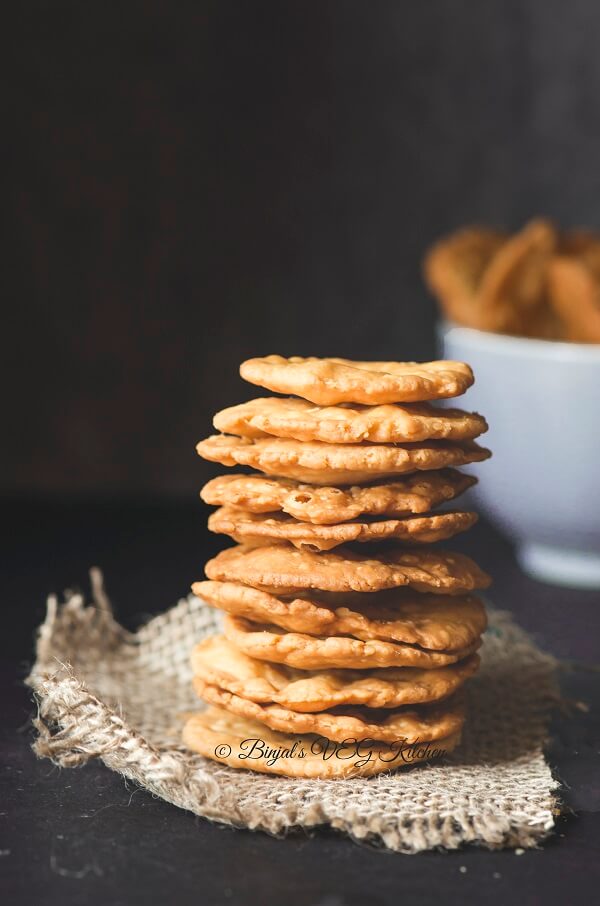 Papdi Puri Recipe » Binjal's VEG Kitchen