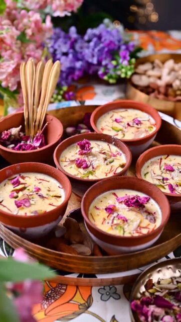 Thandai Matka Kulfi
Creamy, rich, and packed with festive flavors of saffron, nuts, and rose… this kulfi is pure celebration in every bite.
Made with homemade thandai powder and slow reduced milk for that authentic taste you’ll absolutely love!
Perfect for Holi, summer parties, or when you just want something royal and indulgent 
.
Comment THANDAI and I’ll send you the full detailed recipe in your inbox!
.
.
.
.
.
#thandai #kulfi #matkakulfi #holihai #indianfood