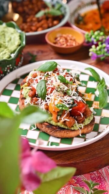 High Protein Avocado Toast loaded with creamy avocado spread, crispy spiced chickpeas, juicy roasted tomatoes, mozzarella cheese, and fresh basil on crunchy sourdough bread!
Perfect for breakfast, brunch, lunch, or whenever you’re craving something fresh, flavorful, and satisfying. Every bite is packed with protein, crunch, and delicious Mediterranean inspired flavors.
.
Comment TOAST and I’ll send the full recipe straight to your inbox! 💚