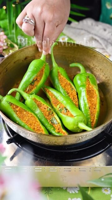 Bharela Marcha
If you’re seeking a flavorful vegetarian dish that’s both vibrant and true to its roots, look no further than Bharwan Mirchi(Stuffed Green Peppers): Authentic Gujarati Recipe. This beloved classic from Gujarat stands out as a no onion, no garlic preparation, making it perfect for festive occasions and traditional meals.
.
Comment “ MARCHA OR MIRCHI “ I’ll send full recipe in your inbox!
.
.
.
Like, save, share this reel and don’t forget to follow @binjalsvegkitchen for more authentic Indian vegetarian recipes!