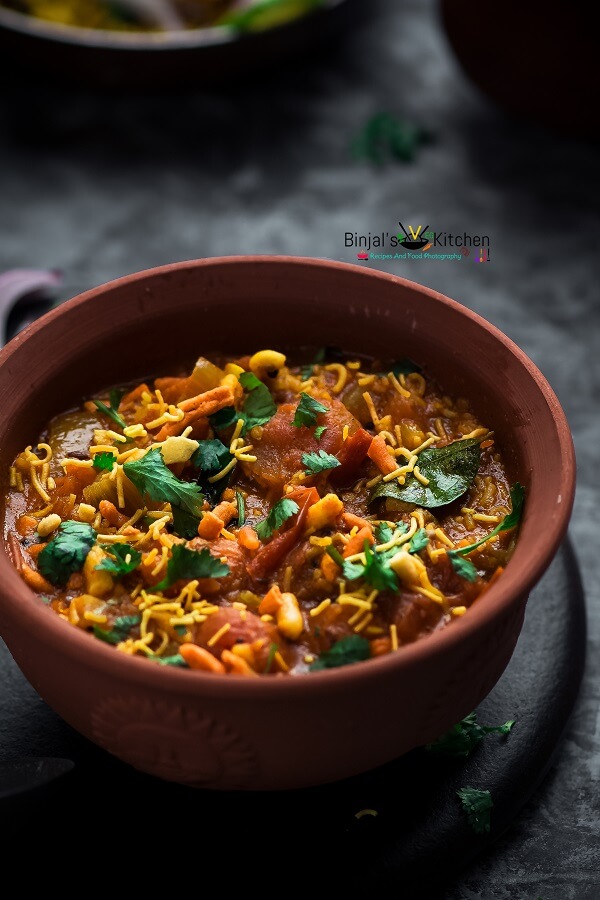 Sev Tameta Nu Shaak (Sev Tamatar Ki Sabji) - Binjal's VEG Kitchen