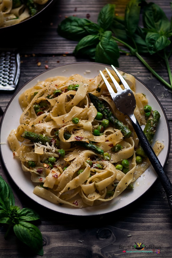 Fettuccine Alfredo With Asparagus and Peas » Binjal's VEG Kitchen