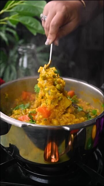 No Onion No Garlic Gujarati Vaghareli Khichdi or Masala Khichdi 
.
This is the ultimate comfort food for me! A classic Gujarati dish made with rice, mixed dals, and flavorful spices. The word masala refers to a blend of spices commonly used in Indian cooking. This No Onion No Garlic recipe is easy, delicious, and a perfect one pot meal!
.
Comment “KHICHDI” and I’ll send the recipe straight to your inbox