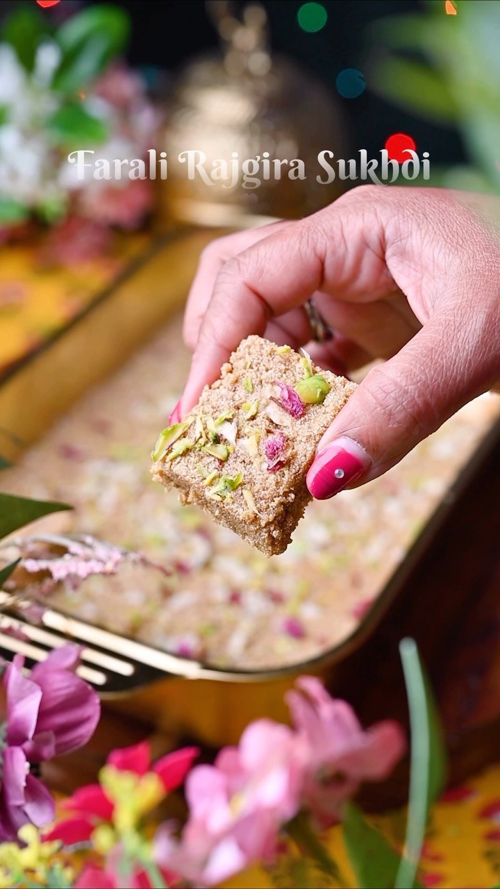 Farali Rajgira Sukhdi 
A wholesome and nutritious sweet made with rajgira (amaranth) flour, ghee, and jaggery, perfect for fasting days like Navratri! 
This comforting mithai is not only vrat-friendly but also rich in flavor and energy-boosting goodness.

👉 Comment “Sukhdi” and I’ll send the full recipe straight to your inbox/DM!

.
Follow @binjalsvegkitchen for more delicious farali recipes