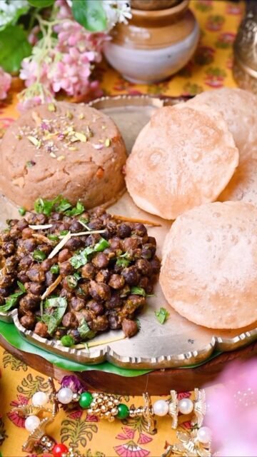 Ashtami Navami Special 🙏 Sukhe Kale Chane, Atte Ka Halwa and Fluffy Puri
.
Celebrating Ashtami and Navami the traditional way! Sukhe kale chane, atte ka halwa and fluffy puris, a festive spread full of warmth and tradition. Perfect for kanya poojan and beautiful family moments 🌸
.
.
💬 Comment “RECIPE” below and I will share the details straight to your inbox!
.
.
.
👉 Follow @binjalsvegkitchen for festive Indian recipes!
.
Jai Mata Di 🔱