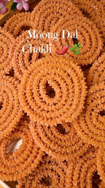 Moong Dal Chakli ✨ Crispy Murukku for Diwali
.
.
.
Chakli is a beloved festive snack all across India, and this homemade moong dal version beats store bought any day! It takes a little time to make, but I promise the crispy, delicious result is worth it. Perfect with a hot cup of chai ☕
.
.
.
💬 Comment “RECIPE” below and I will send it straight to your inbox!
.
.
.
👉 Follow @binjalsvegkitchen for easy Diwali snacks and festive recipes!