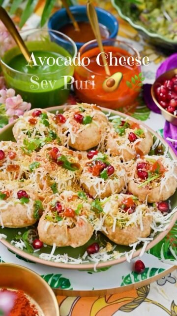 Avocado Cheese Sev Puri 🥑🧀 The Ultimate Fusion Chaat
.
.
.
Avocado Cheese Sev Puri is the ultimate fusion of creamy avocado, spicy chutneys and crunchy puris topped with gooey smoky melted cheese that makes every bite irresistible. This modern twist on classic chaat is bold, flavorful and absolutely addictive for cheese lovers ✨
.
.
.
💬 Comment “SEV PURI” below and I will send the full recipe straight to your inbox!
.
.
.
👉 Follow @binjalsvegkitchen for fun fusion Indian recipes!