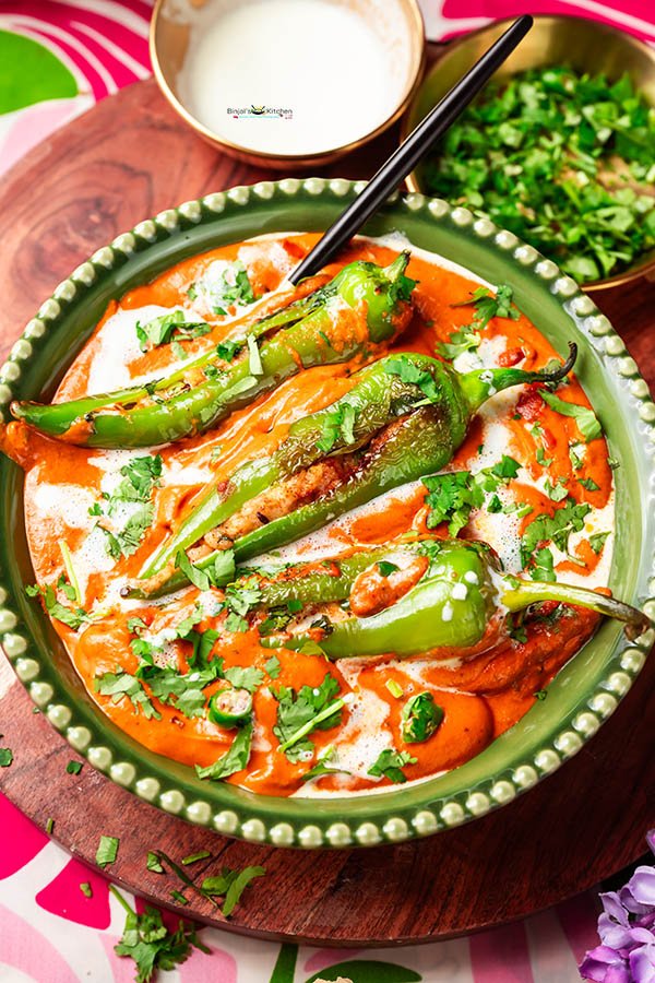 Bharwan Paneer Mirch With Makhani Gravy