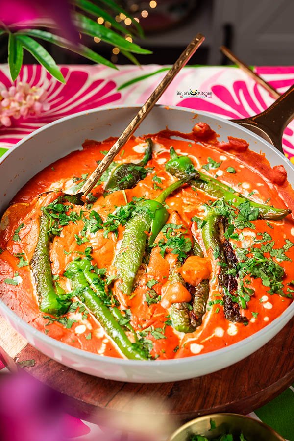 Bharwan Paneer Mirch With Makhani Gravy