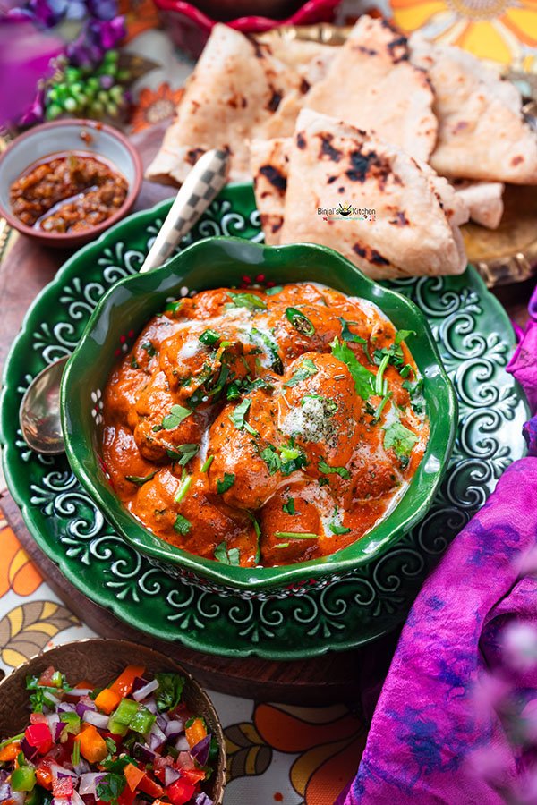 Rasiya Muthiya In Makhani Sauce