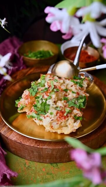 Gujarati Khichu, also called Papdi No Lot, is a warm and comforting breakfast from Gujarat made with rice flour, ginger, green chilies, and spices. Steamed to a soft, mashed potato-like texture, it’s finished with peanut oil and a spicy sambhariyu or pickle masala topping. A simple yet flavorful dish that brings bold Gujarati flavors in every bite!
.
Comment “ Khichu or Recipe “ I’ll send it in your inbox 
.
.
.
.
.